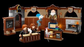 LEGO® HARRY POTTER™ 76442 Dvorac Hogwarts™: sat Čarolija - Slika 2