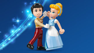 LEGO® DISNEY PRINCESS™ 43275 Pepeljugin dvorac i kočija s konjem - Slika 2