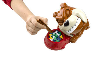 GOLIATH društvena igra mad dog 310360 - Slika 3